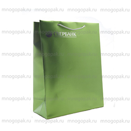 Зеленый пакет с тиснением логотипа Сбербанка