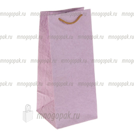 Розовый пакет из бумаги с веревочными ручками